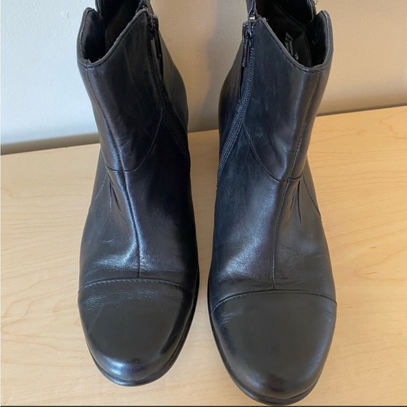 Clarks Rosabelle Black Leather Boots size 6.5 - Picture 7 of 10